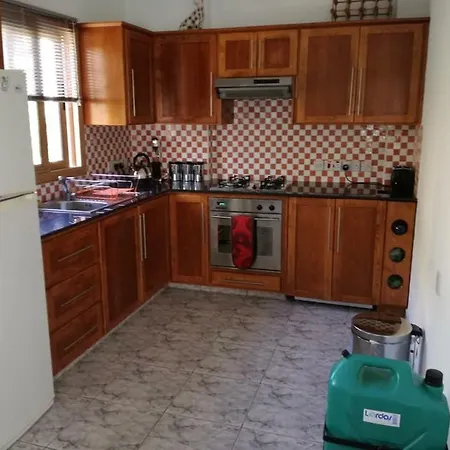 House On The Hill * Xylophaghou