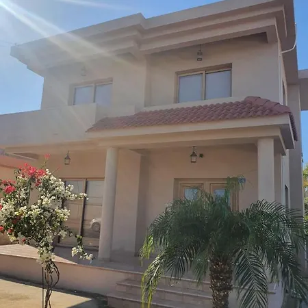 House On The Hill * Xylophaghou