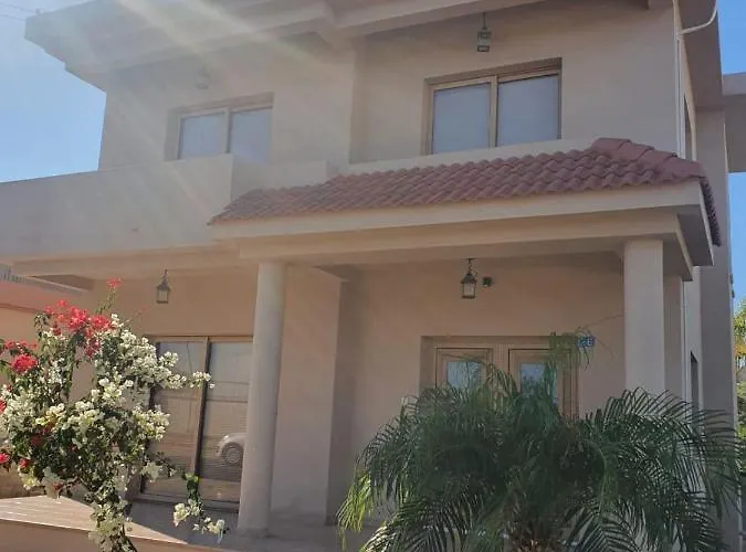 House On The Hill * Xylophaghou