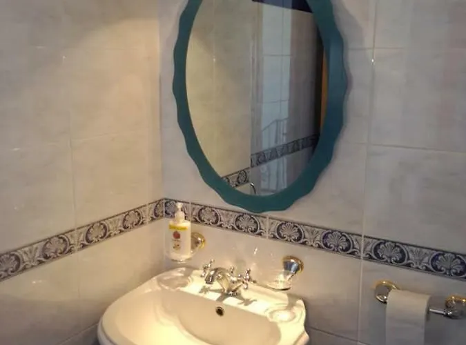 Semesterbostad House On The Hill *